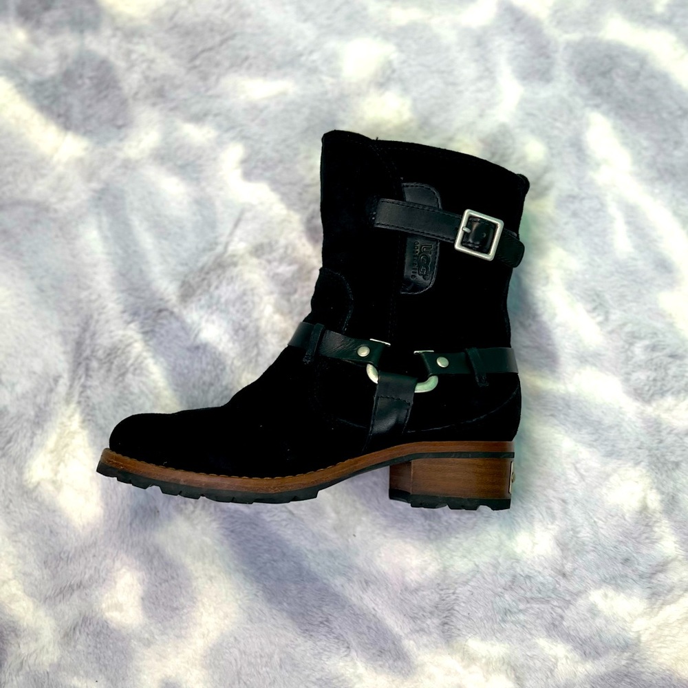 Ugg Australia women’s black Suede sheepskin moto boots size 5
